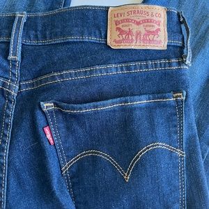 Levi’s 710 Super Skinny dark jeans size 30